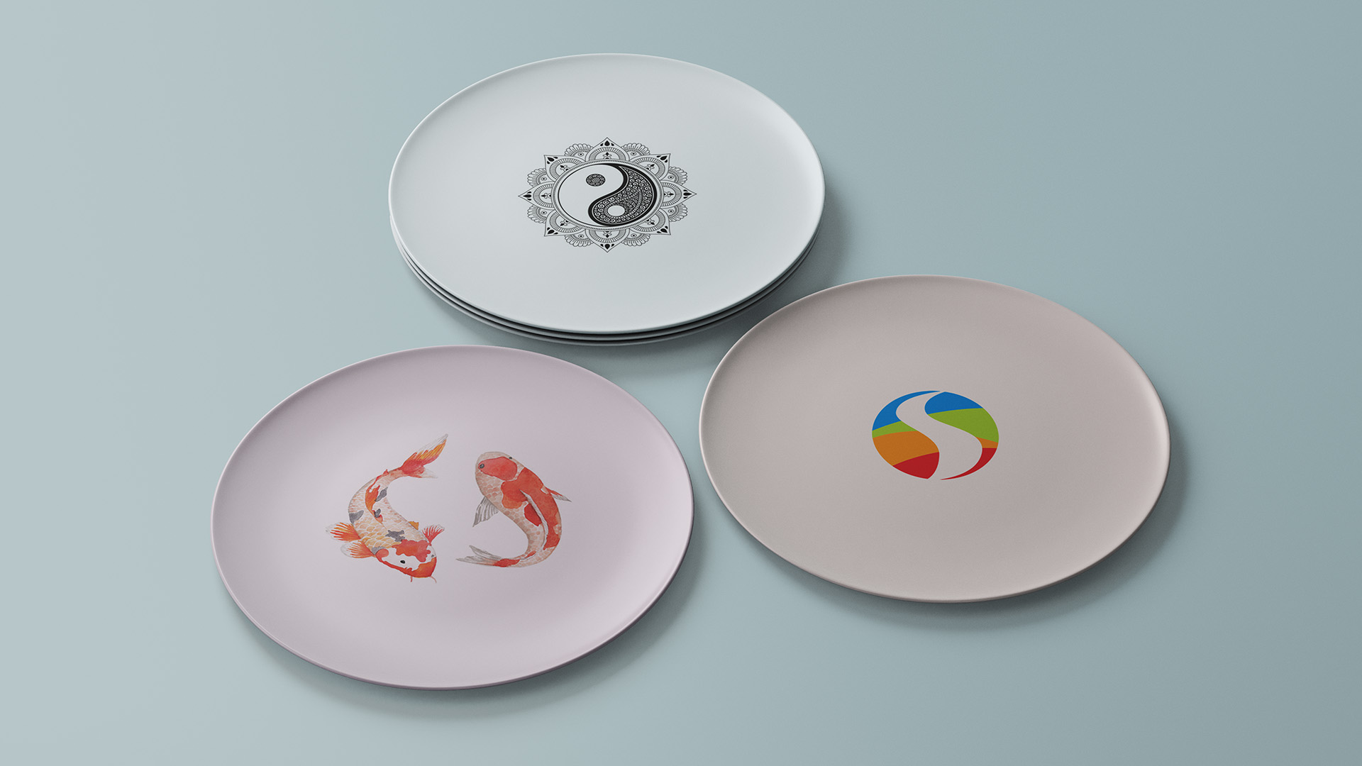 Imagem de pratos com as imagens inspiracionais da identidade visual da Simbolicah.