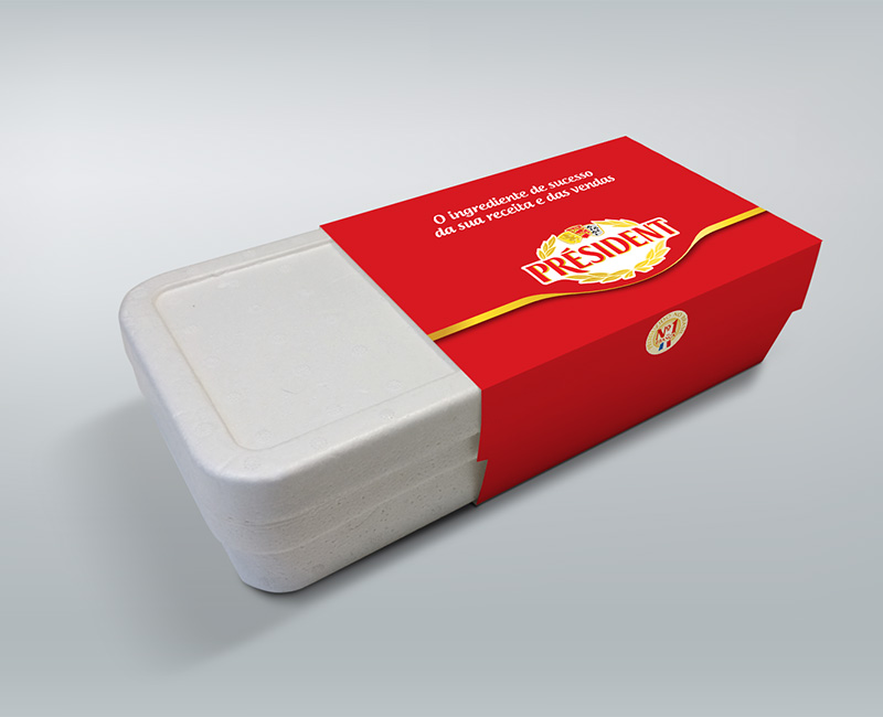 Imagem da luva que envolve a embalgem térmica do sales kit de lançamento de produto Président Lactalis.