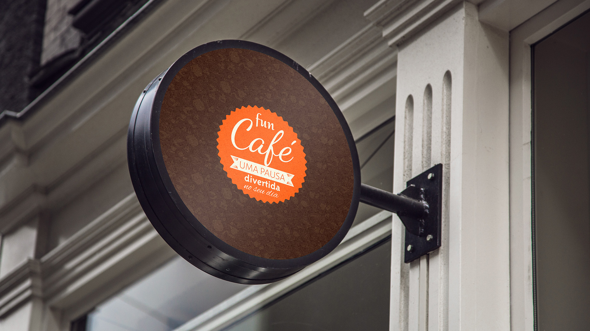 Imagem de luminoso com logotipo Fun Café Wheaton.